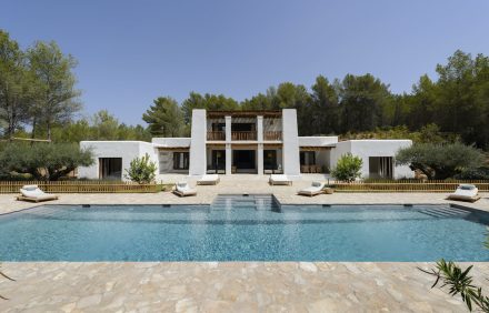 Stunning Countryside Property – IBZ002