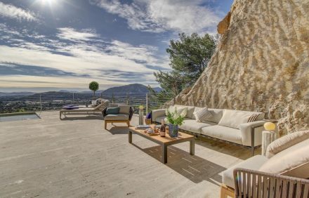 Desirable and Luxuriously Equipped Holiday Villa in Pollensa – PMA007