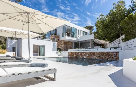 Beautiful Beach House with Sea Views – IBZ007