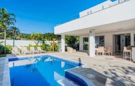 Exuberant Beach Mansion – SAO015