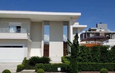 Exuberant and Refined Mansion in Jurerê – FNL009