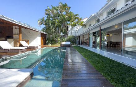 Exquisite Beauty Mansion in Rio – RIO012