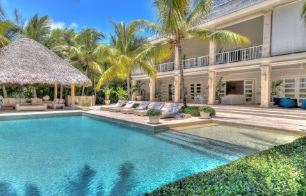 Imposing And Large Villa With Exclusive Golf Views In Punta Cana – DOM038