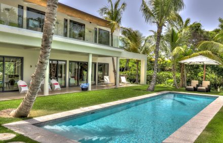 Golf View Villa With Exquisite Pop-Art And Minimalistic Design – DOM037