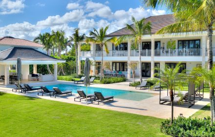 Brand New And Large Villa With Home Theater In Punta Cana – DOM047