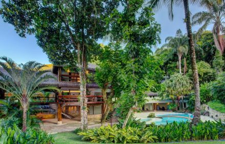 Authentic Villa with Pool and Deck – ANG002