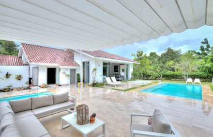 Clean And Modern Villa With Open Concept And Large Garden Views – DOM053