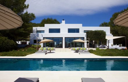 Stunning Country-Style Villa – IBZ055