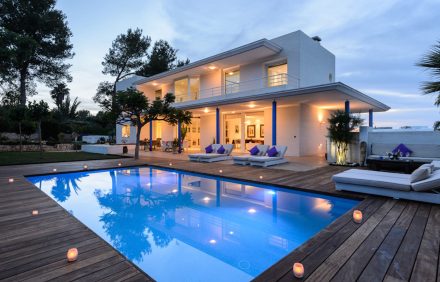 Bright and Secluded Property – IBZ066