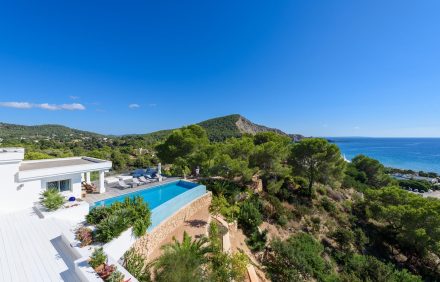 Elegant Home With Stunning Views of The Blue Marlin Beach Club – IBZ023
