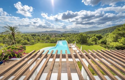 Classic Ibiza Style Villa With a Stunning Master Suite and Amazing Views – IBZ041