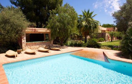 Luxury Villa in Beautifully Landscaped Gardens Close to Ibiza Town – IBZ027