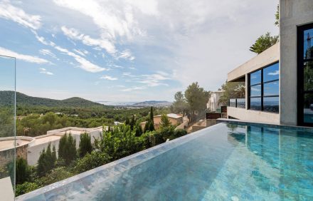 Fantastic, Spacious Property With Astonishing View – IBZ067
