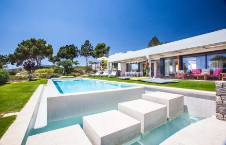 Modern Well Styled 5 Bedroom House with Beautiful Views – IBZ008