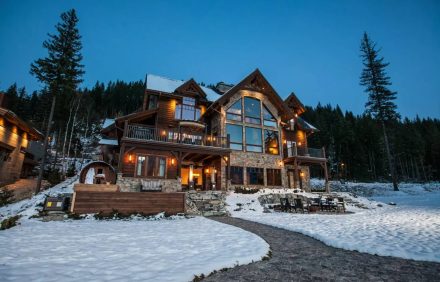 Luxury Alpine Retreat in Revelstoke – REV001