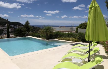 A Bright Family-Friendly Property on the Hillside – IBZ086