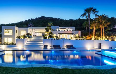 Stylish Villa With Private Gardens and Jaw-Dropping Sea Views – IBZ058